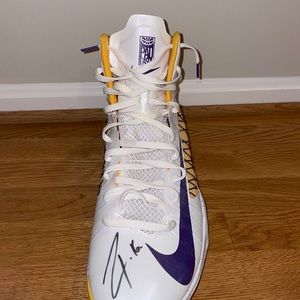 Pau Gasol Game Worn/signed Shoe. WORN IN GAME WITH KOBE BRAYNT. PHOTO MATCH